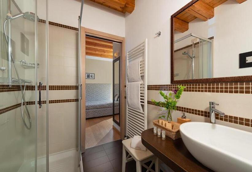 اتاق استاندارد سه نفره, Rovere