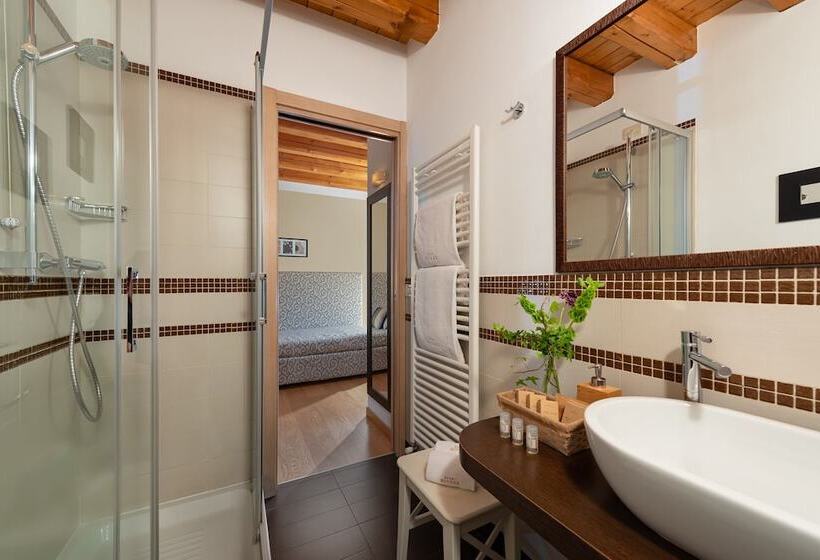 اتاق استاندارد سه نفره, Rovere