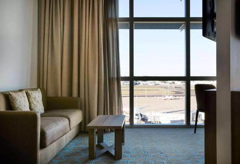 キングサイズベッドのスイートルーム, Rydges Sydney Airport