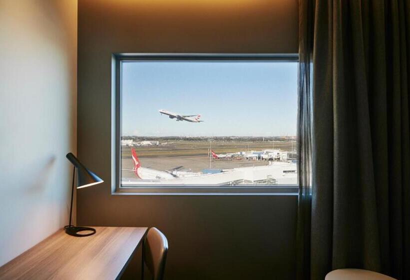 Номер Deluxe Кровать Кинг с Видом, Rydges Sydney Airport
