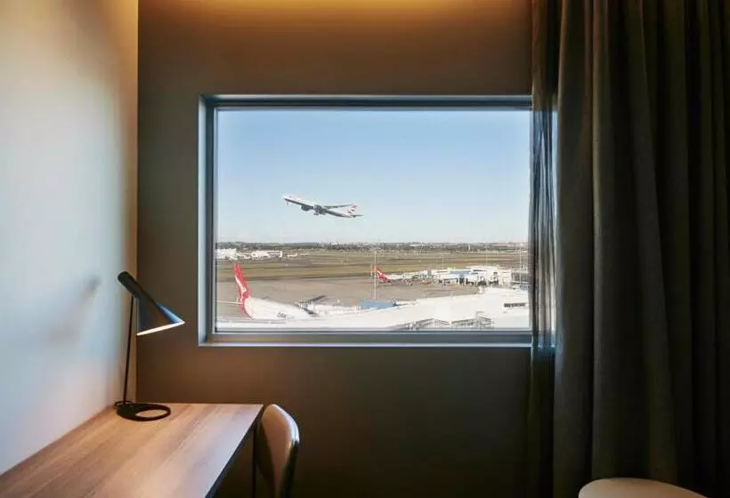 キングサイズベッド、ビュー付きデラックスルーム, Rydges Sydney Airport