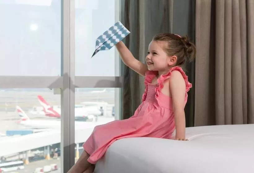 キングサイズベッド、ビュー付きデラックスルーム, Rydges Sydney Airport