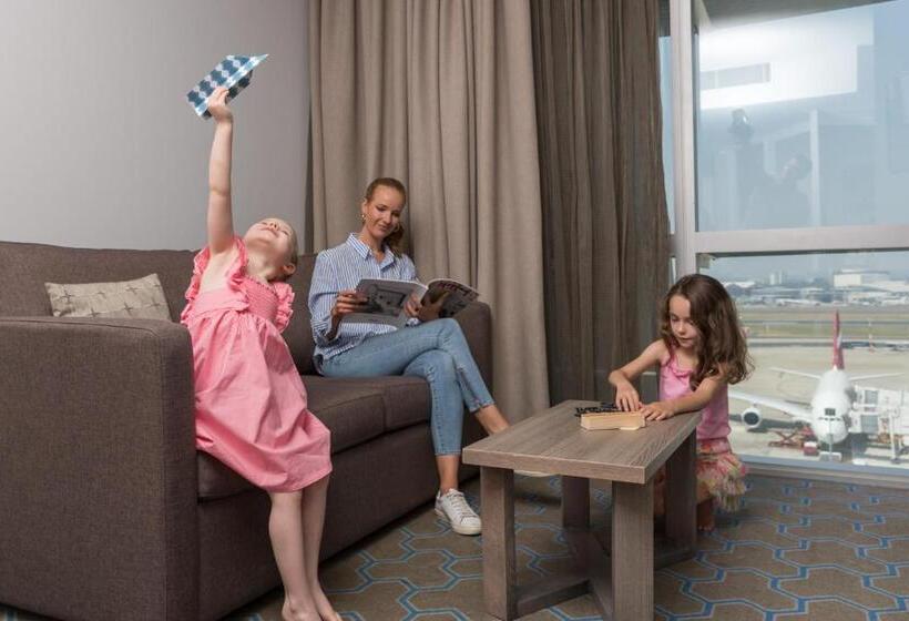 غرفة ديلوكس سرير كينج ذات إطلالة, Rydges Sydney Airport