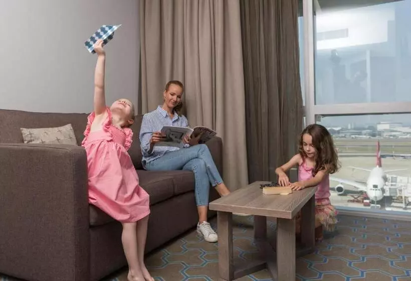 キングサイズベッド、ビュー付きデラックスルーム, Rydges Sydney Airport