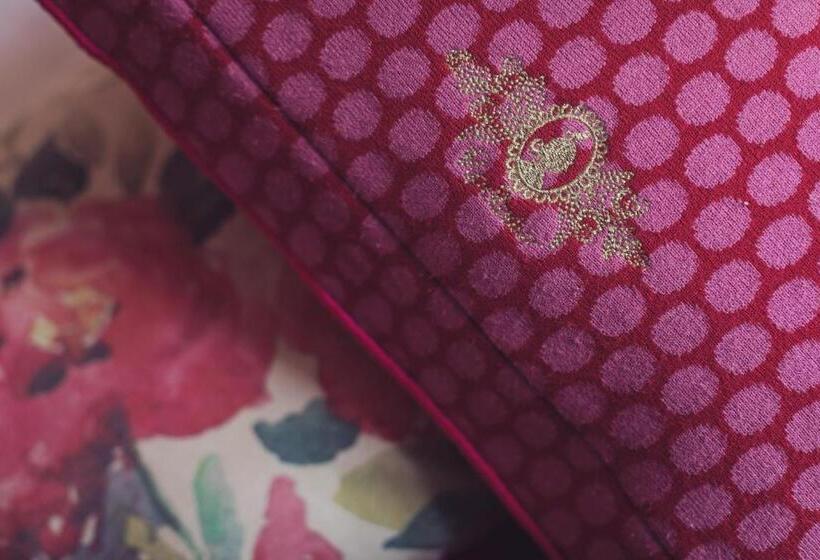 标准间, Tweedies Bar And Lodge