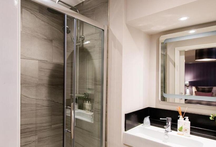 标准间, Tweedies Bar And Lodge