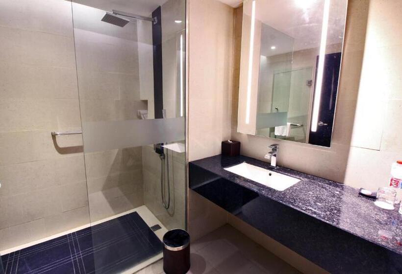 Номер Superior Кровать Кинг, Swiss Belhotel Harbour Bay