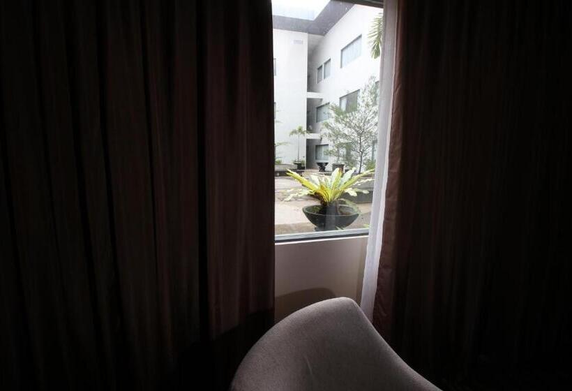 Номер Deluxe, Swiss Belhotel Harbour Bay