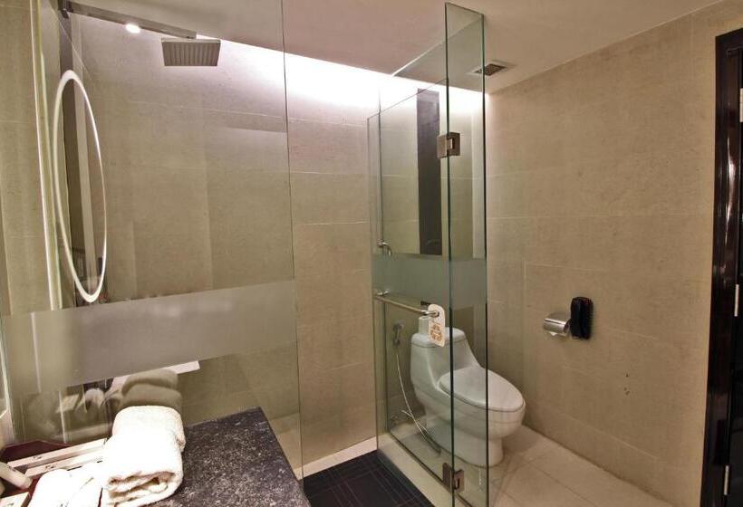 Номер Deluxe, Swiss Belhotel Harbour Bay