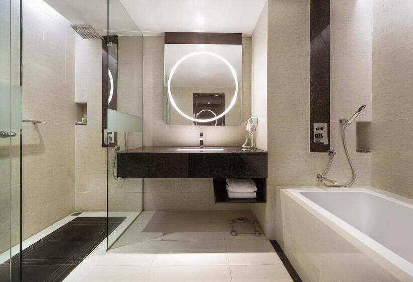 Номер Deluxe, Swiss Belhotel Harbour Bay