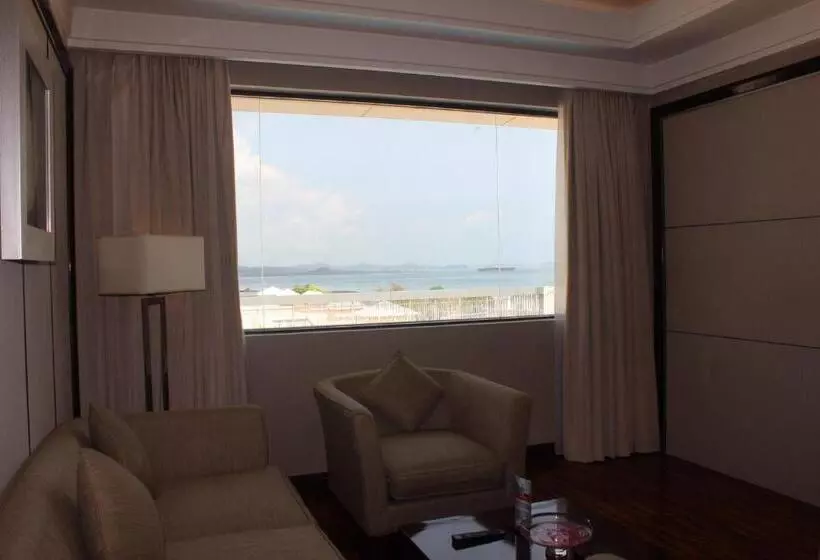 プレジデントスイートルーム, Swiss Belhotel Harbour Bay