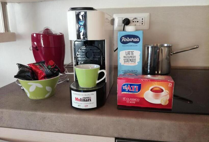 חדר בסיסי, B&b Piazza Di L Ara