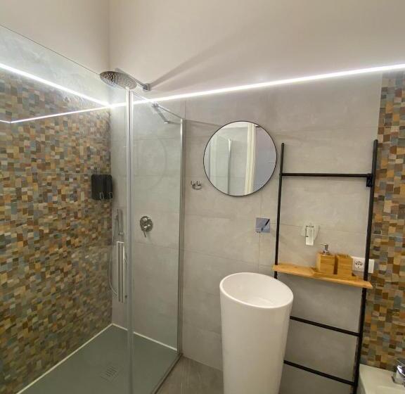 デラックスの4人部屋, Atrium