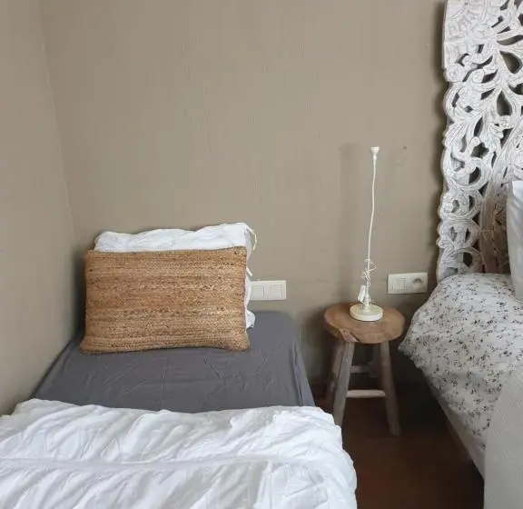 スタンダードトリプルルーム, Escale Chambre D Hôtes Au Coeur Du Vieux Profondeville Entre Namur Et Dinant