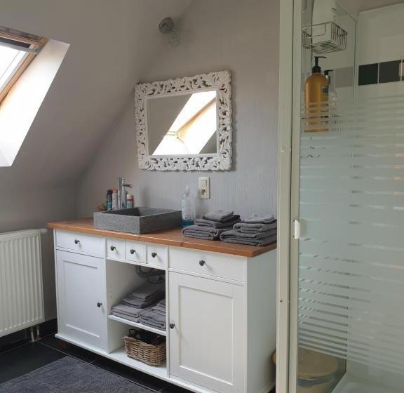 スタンダード4人部屋, Escale Chambre D Hôtes Au Coeur Du Vieux Profondeville Entre Namur Et Dinant