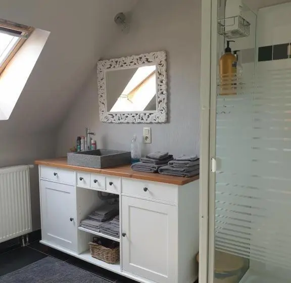 スタンダード４人部屋, Escale Chambre D Hôtes Au Coeur Du Vieux Profondeville Entre Namur Et Dinant