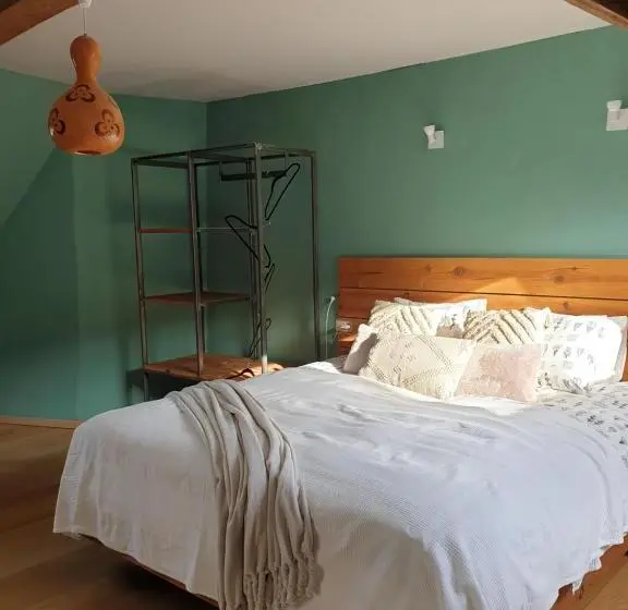 スタンダード４人部屋, Escale Chambre D Hôtes Au Coeur Du Vieux Profondeville Entre Namur Et Dinant