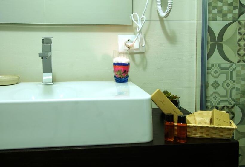 스탠다드 트리플 룸 풀장 전망, Marricriu Camere Avola