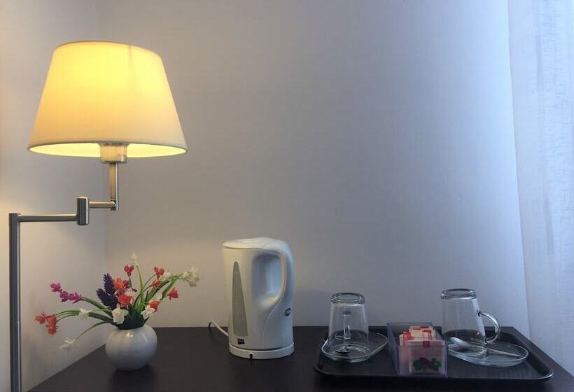 스탠다드 트리플 룸 풀장 전망, Marricriu Camere Avola