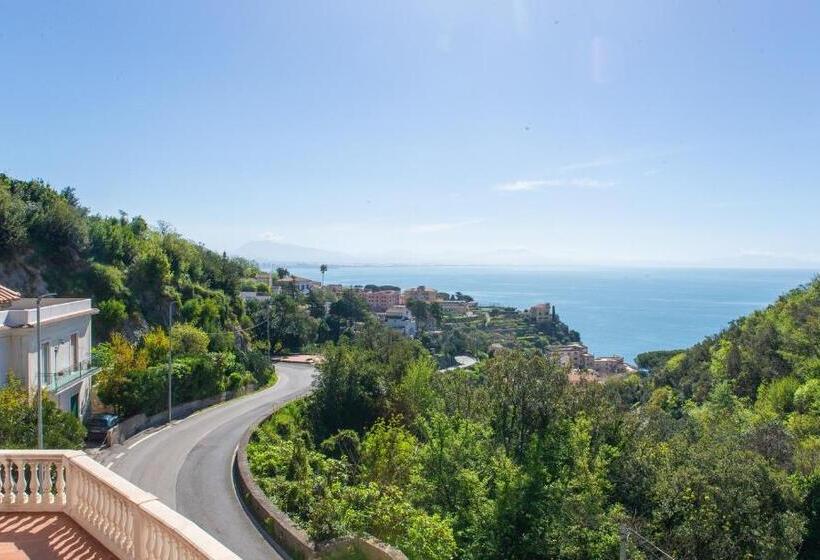 اتاق لوکس با بالکن و چشم‌انداز دریا, Villa Fontana Limite