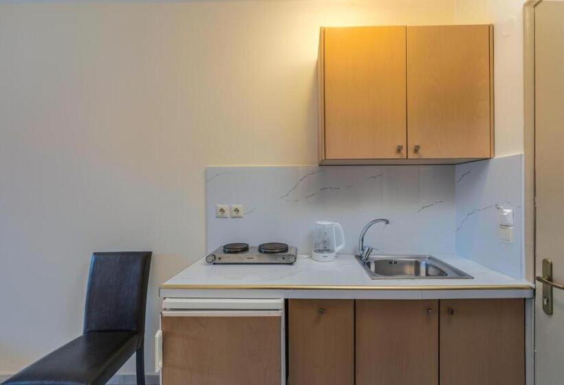 استودیوی استاندارد, Kozanos Hotel & Suites