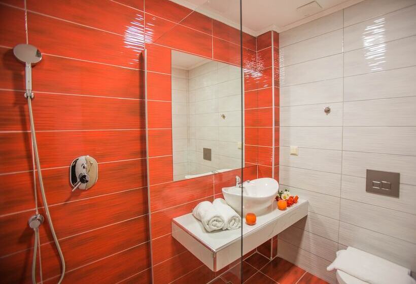 استودیوی استاندارد, Kozanos Hotel & Suites