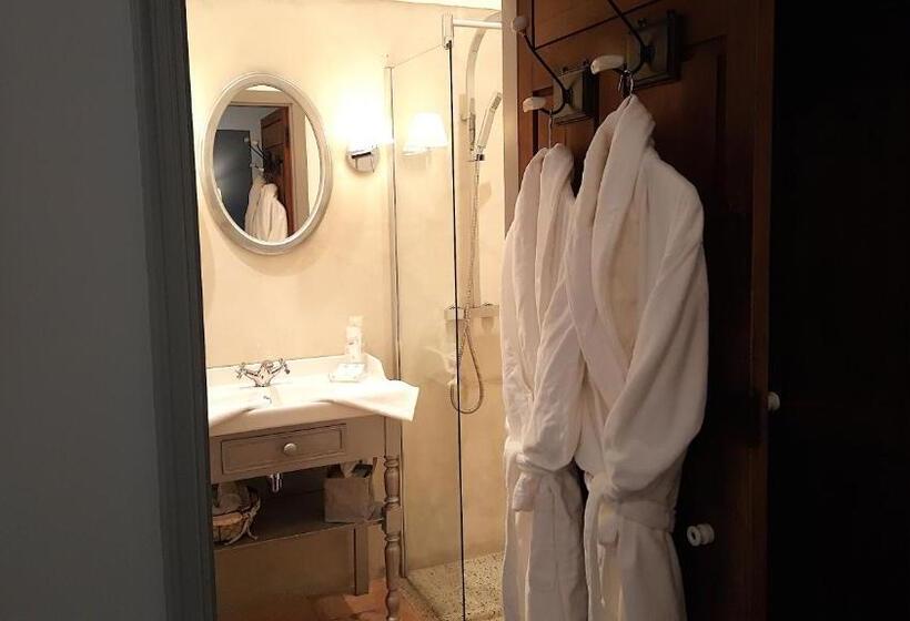 디럭스 스위트 킹 침대, Château Moussoulens