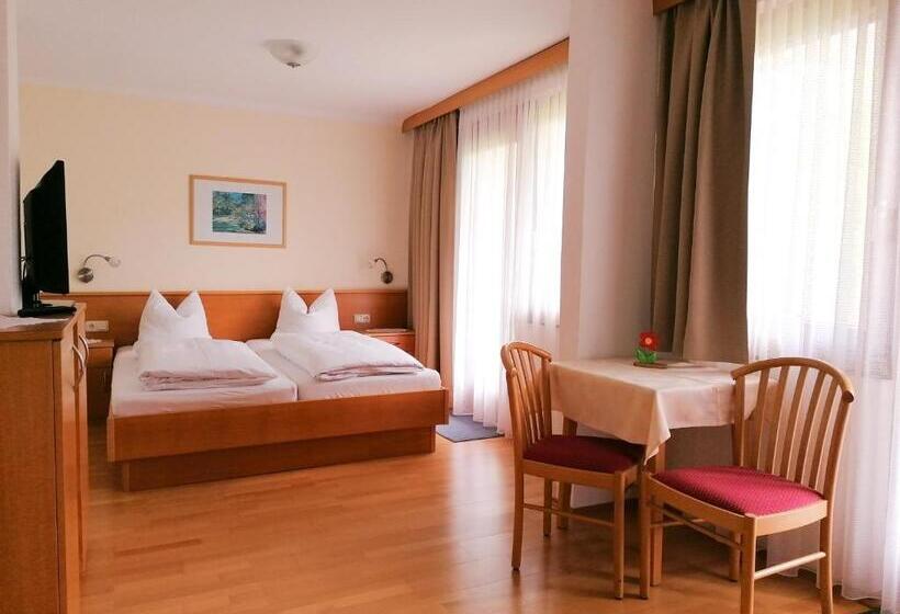 اتاق خانوادگی با چشم‌انداز باغ, Strandpension Liane