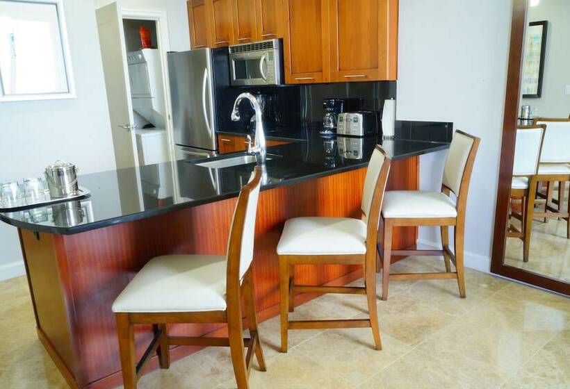 جناح ديلوكس سرير كينج, Palm Beach Singer Island Resort & Spa Luxury Suites