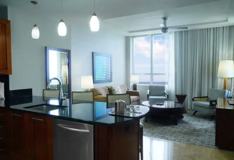 キングサイズベッドのデラックススイート, Palm Beach Singer Island Resort & Spa Luxury Suites