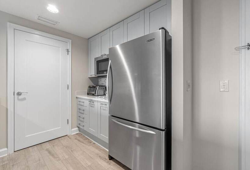 جناح ديلوكس مطل على البحر, Palm Beach Singer Island Resort & Spa Luxury Suites