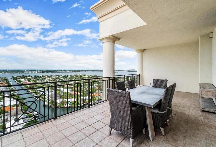 جناح دور أخير, Palm Beach Singer Island Resort & Spa Luxury Suites