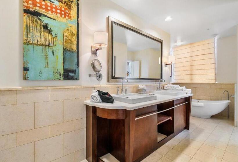 جناح دور أخير, Palm Beach Singer Island Resort & Spa Luxury Suites