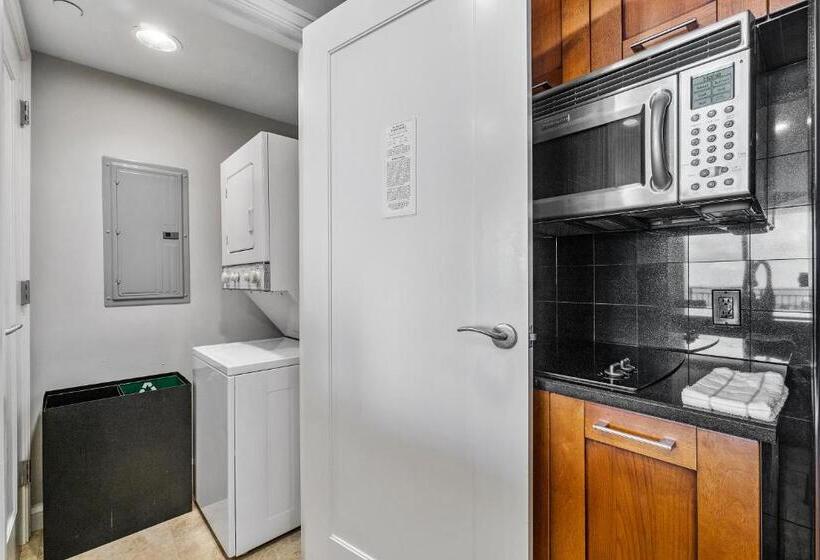 جناح مطلّ علي البحر, Palm Beach Singer Island Resort & Spa Luxury Suites