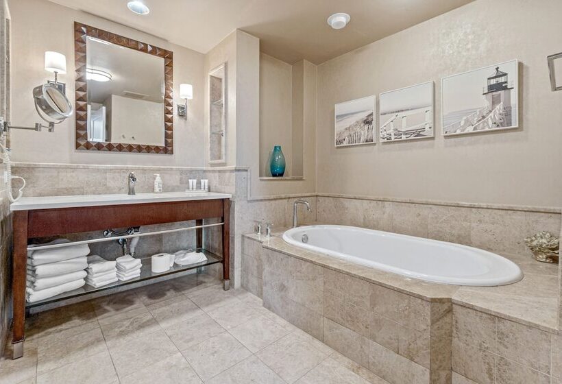 جناح ديلوكس مطل على البحر, Palm Beach Singer Island Resort & Spa Luxury Suites