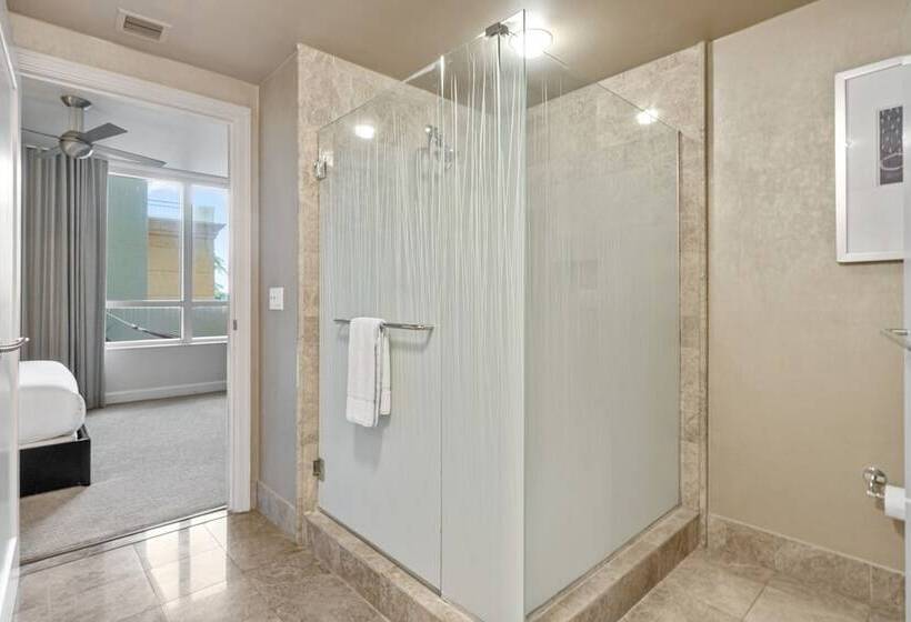 جناح ديلوكس مطل على البحر, Palm Beach Singer Island Resort & Spa Luxury Suites