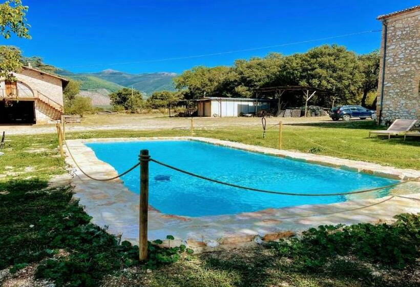 خانه 1 خوابه, Exclusive Pool Open All Year Spoleto Biofarm Slps 8 Village Shops, Bar1 Km 5