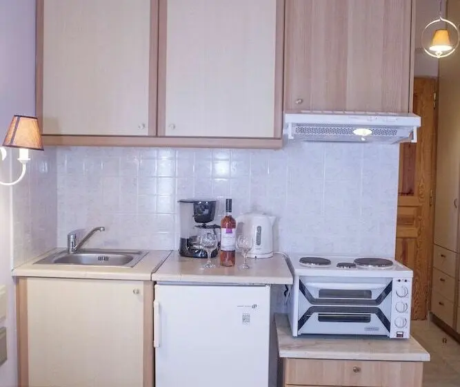 استودیو خانوادگی, Nontas Homes