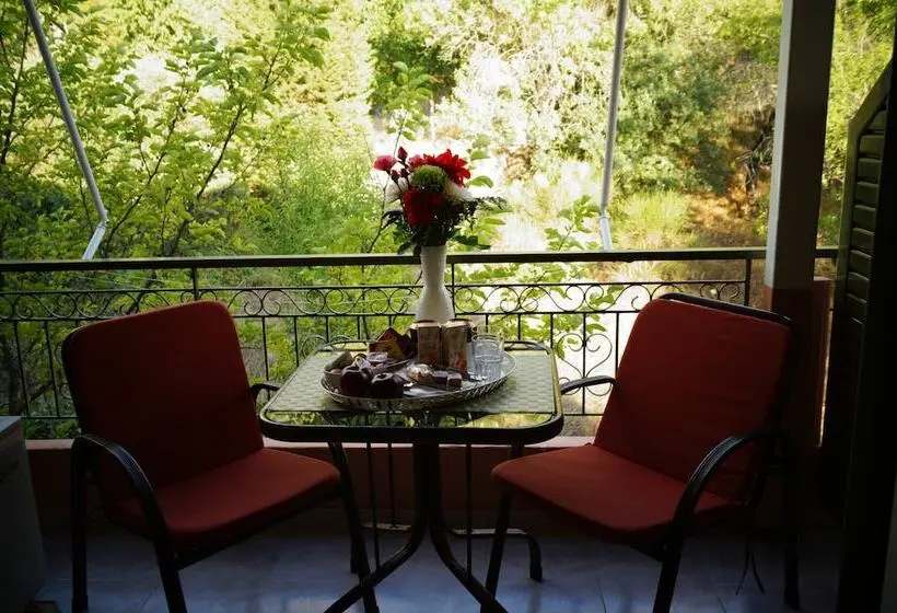 استودیوی لوکس, Nontas Homes