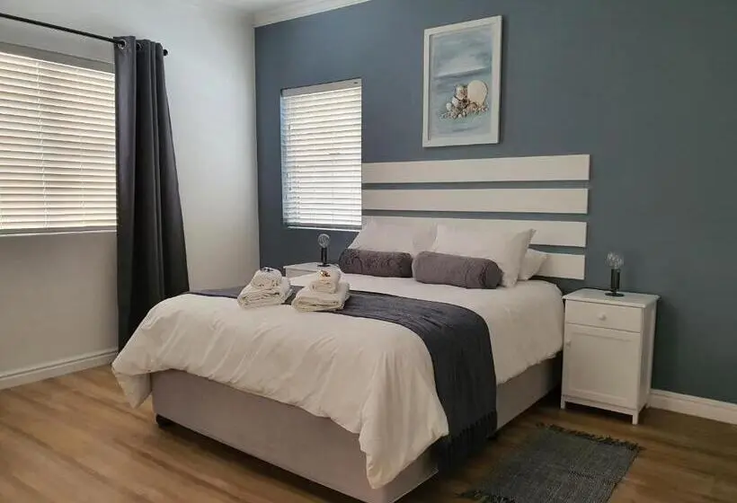 スタンダードルーム, Plett57   Self Catering   Room No1
