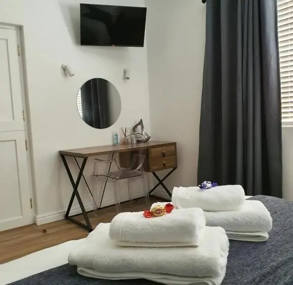 スタンダードルーム, Plett57   Self Catering   Room No1