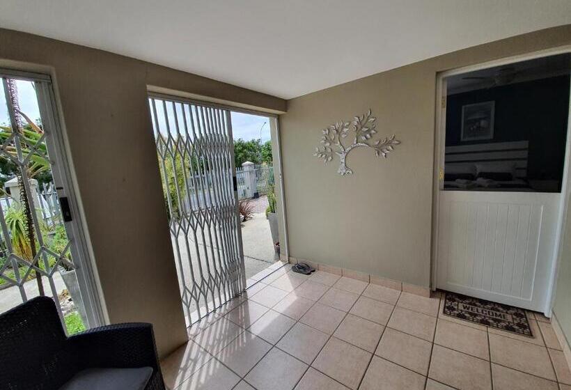 スタンダードルーム, Plett57   Self Catering   Room No1