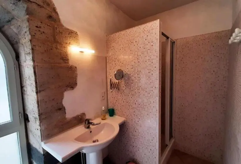 バス共有のスタンダードルーム, Relais Du Noble Voyageur
