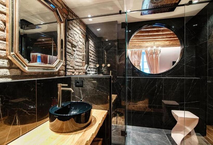 سوییت لوکس, Vitrum   Como Luxury Suites