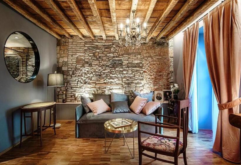 سوییت لوکس, Vitrum   Como Luxury Suites