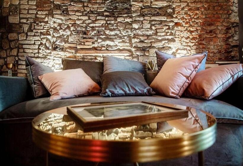 سوییت لوکس, Vitrum   Como Luxury Suites