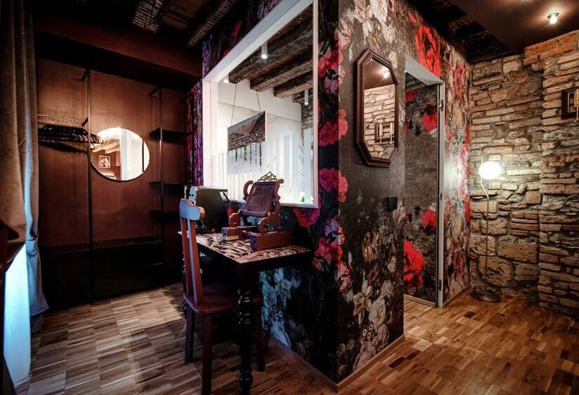 سوییت سوپریور, Vitrum   Como Luxury Suites