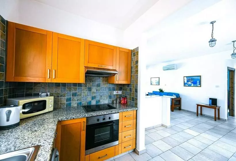 ویلای 3 خوابه با استخر, Azzurro Luxury Holiday Villas