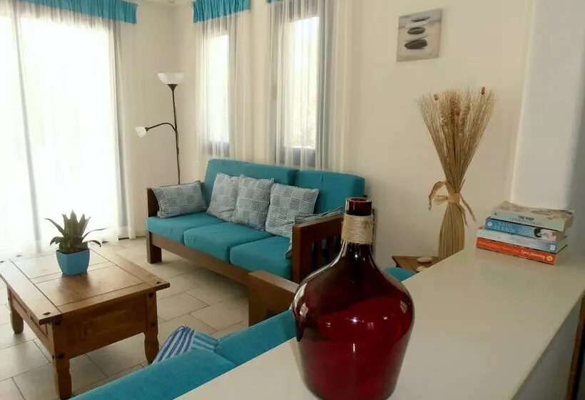 ویلای 3 خوابه با استخر, Azzurro Luxury Holiday Villas