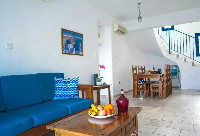 ویلای 3 خوابه با استخر, Azzurro Luxury Holiday Villas